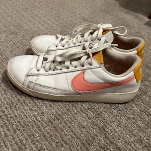 Women's Nike Blazer Low Summit White Pink Quartz Size 7.5